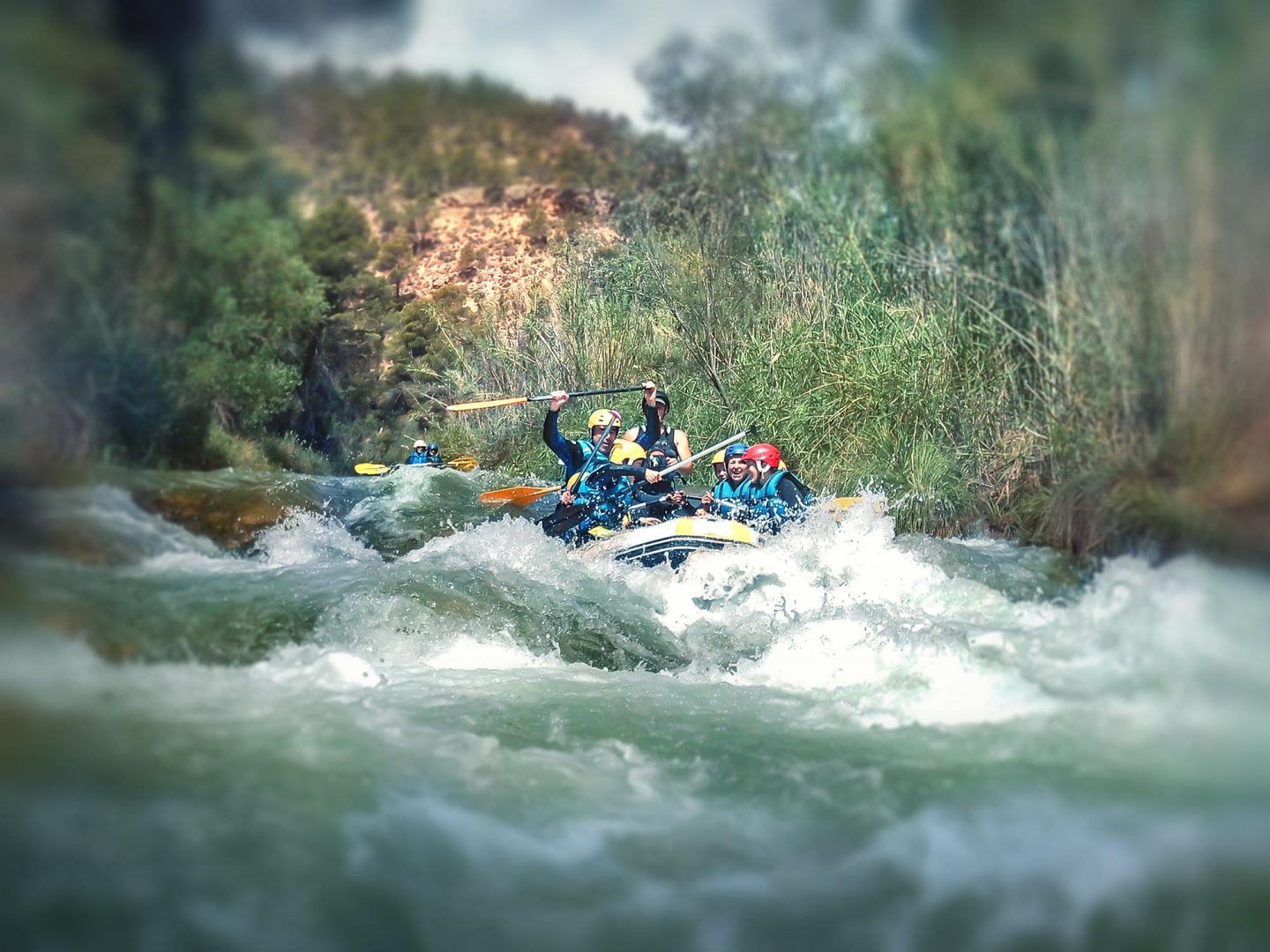 El niño debe saber nadar para hacer rafting